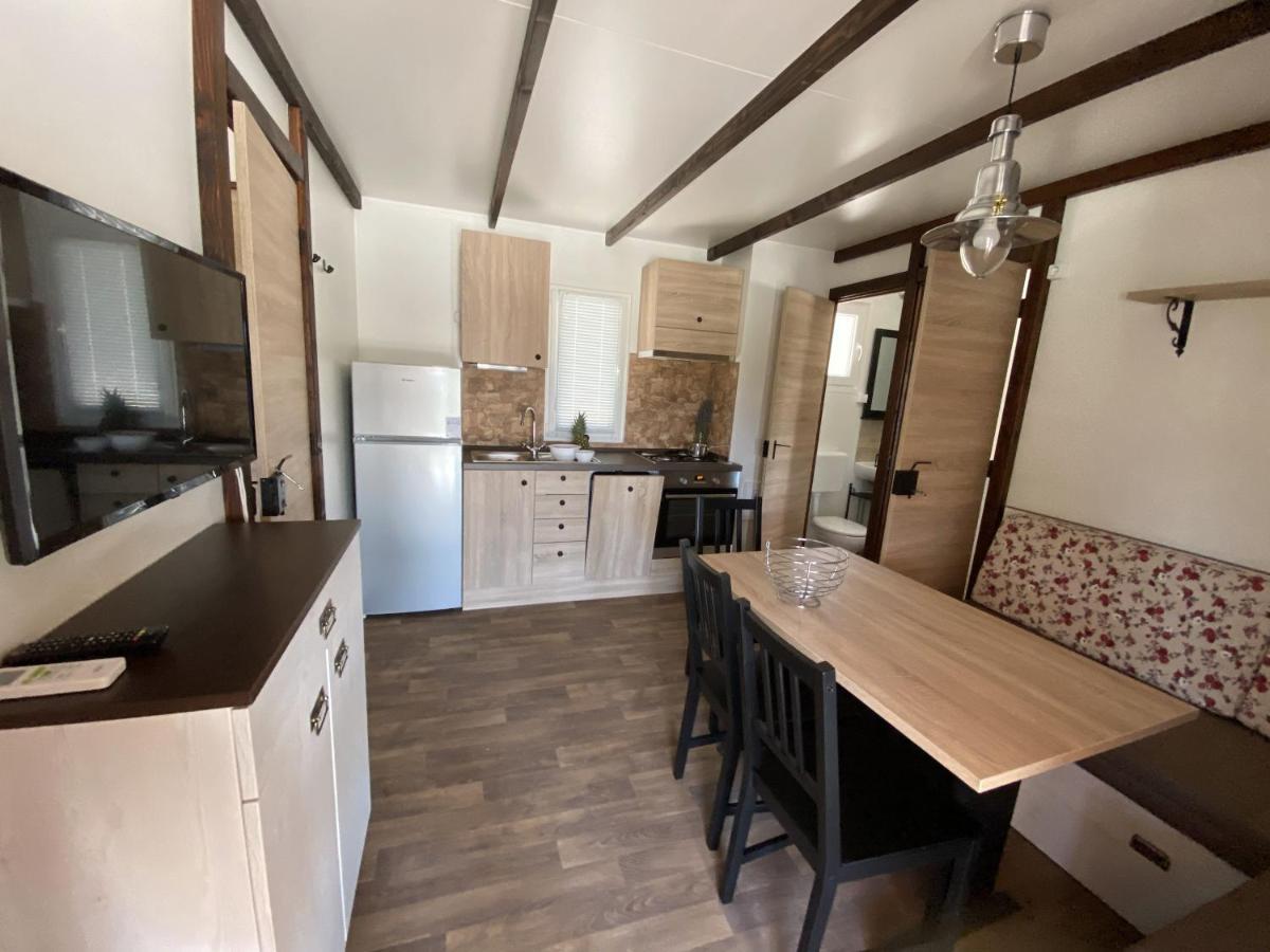 Mobile Home,1009033468:JPEG