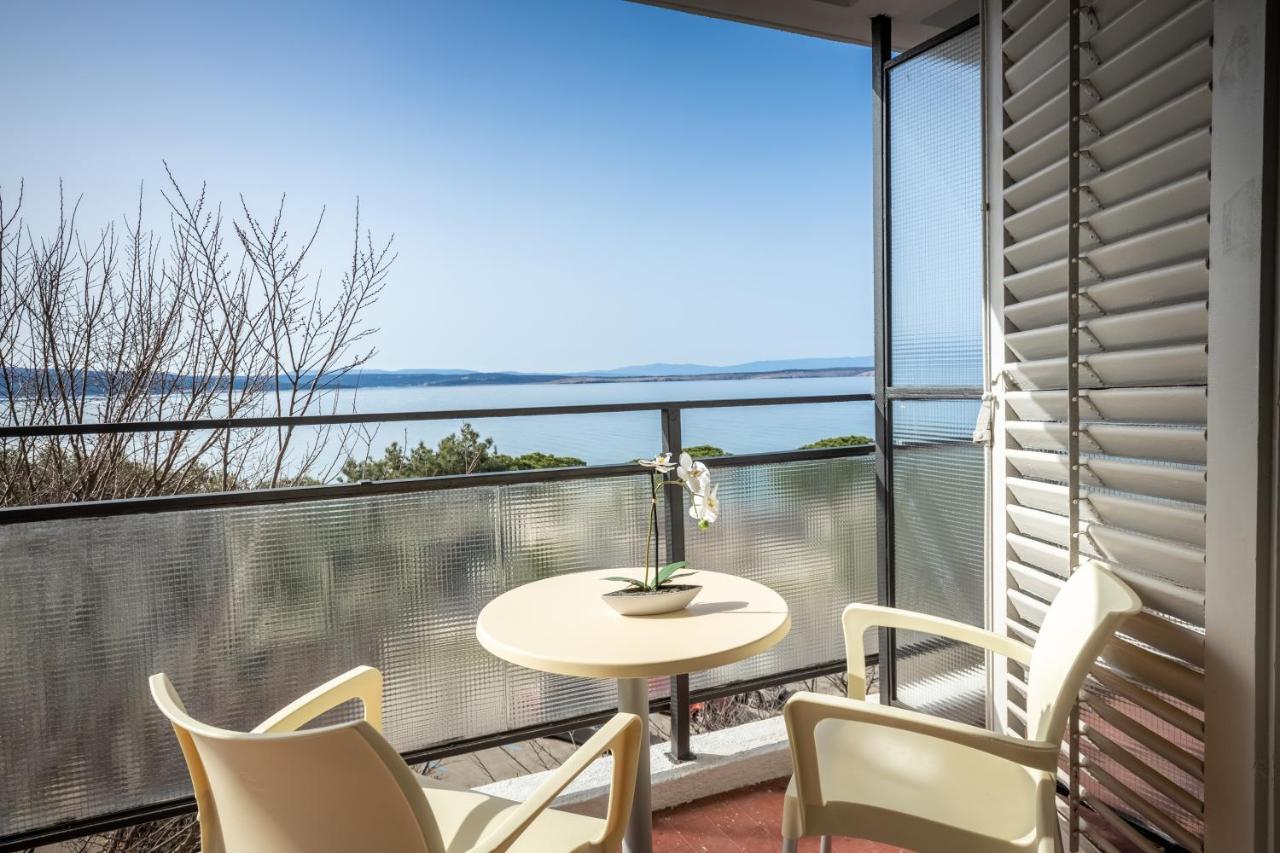 Standard Twin Room with Sea View and Balcony