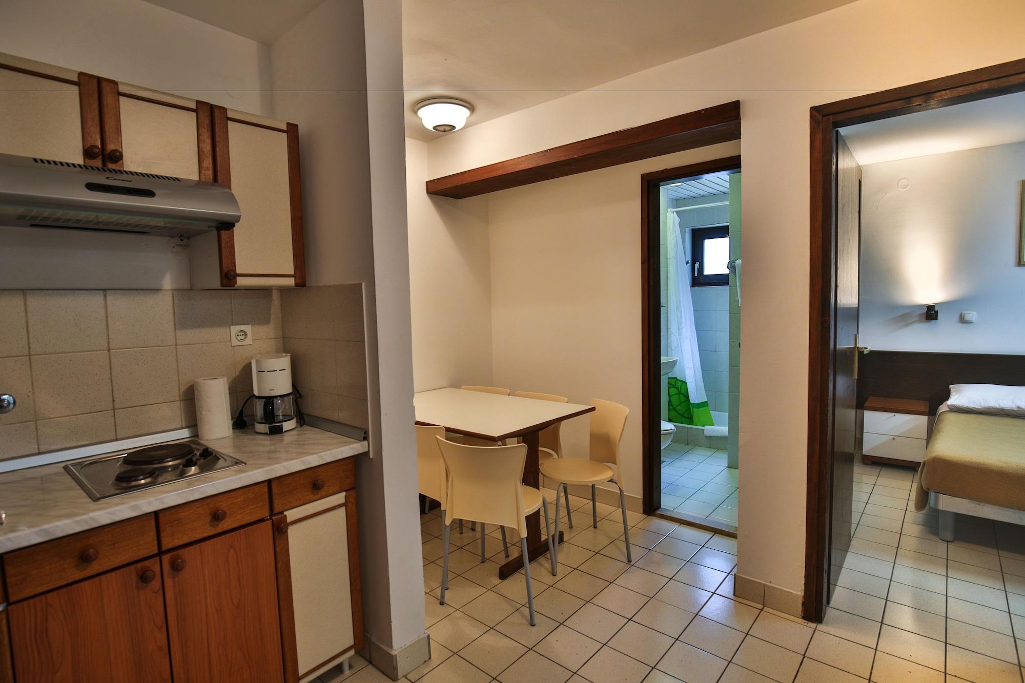 Two-Bedroom Apartment with Park View (6 Adults)