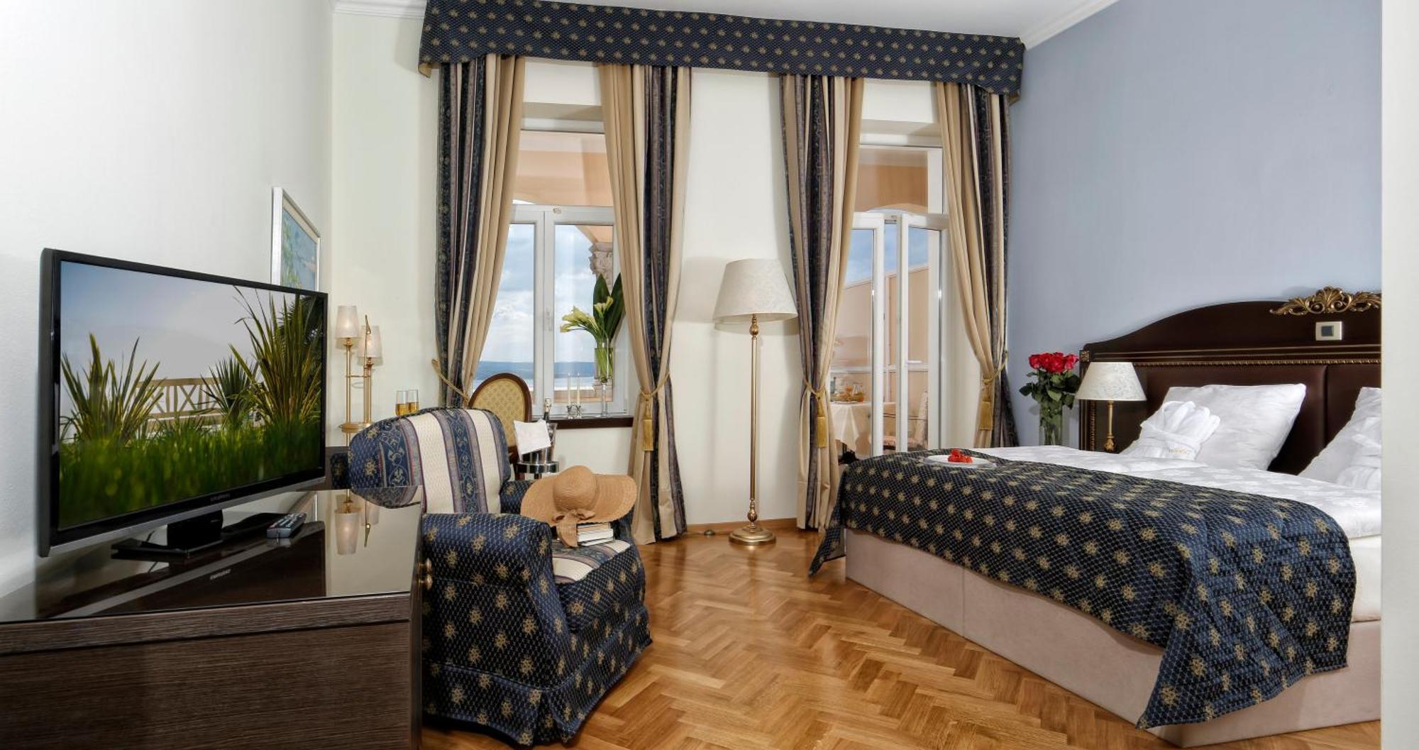 Superior Double Room with Balcony and Sea View