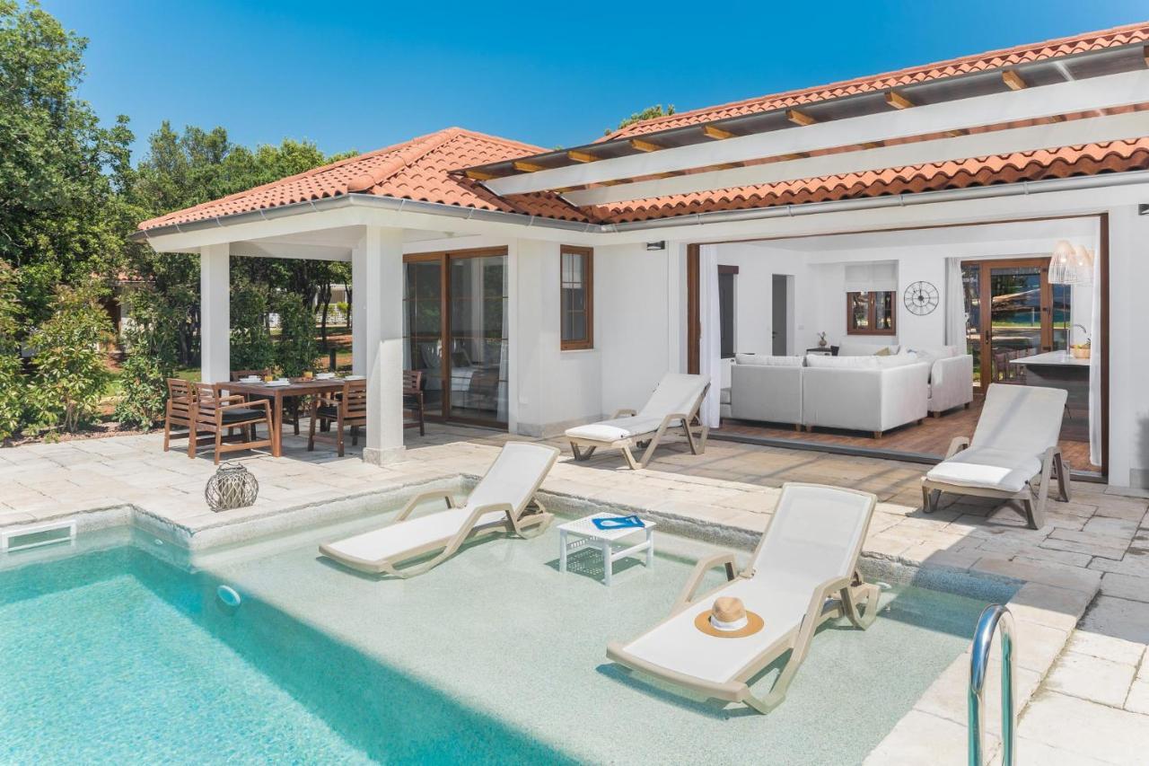 Beachfront Villa Swimming Pool Sea View,1247895913:JPEG