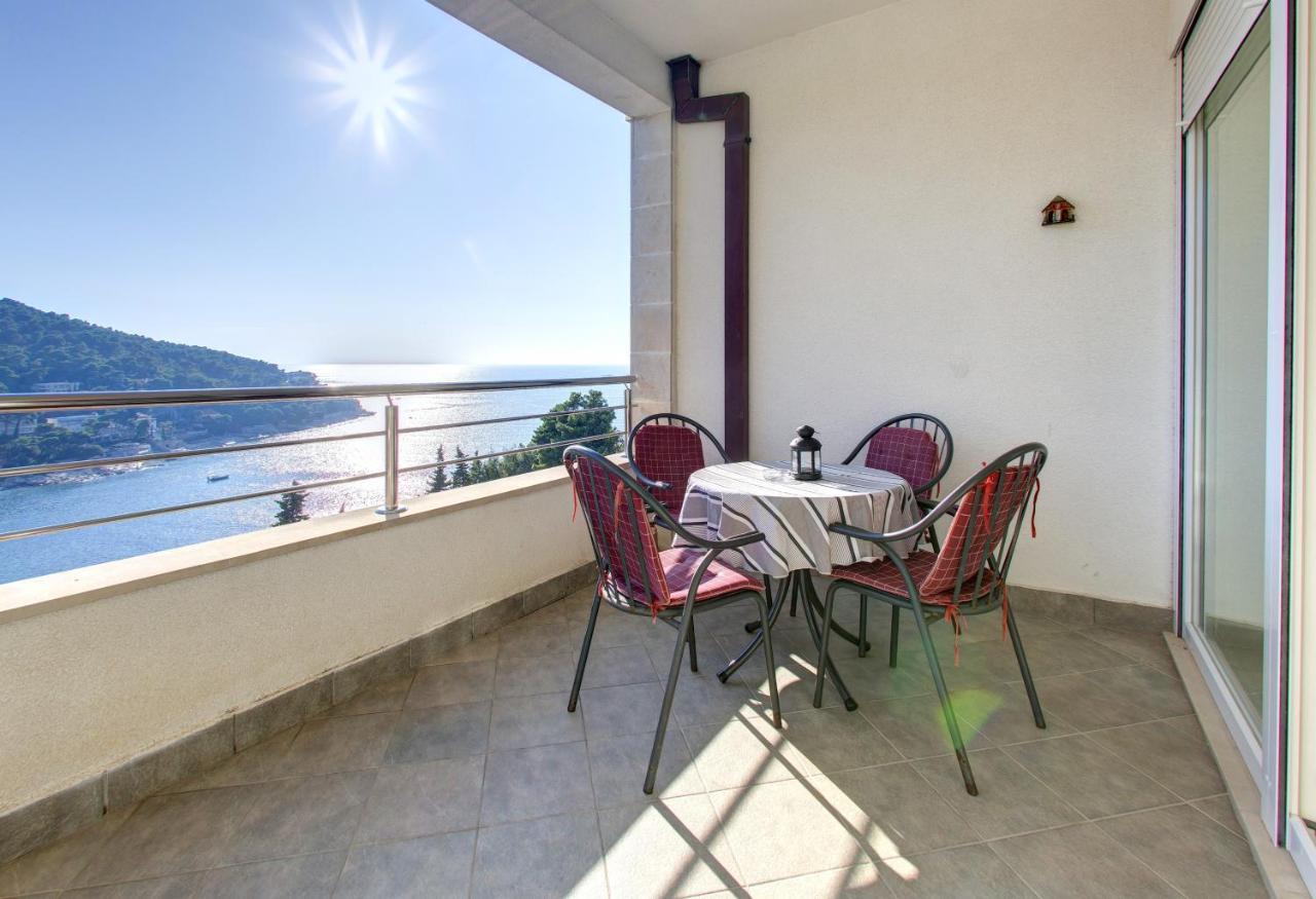Supreme Apartment with Balcony and Sea View