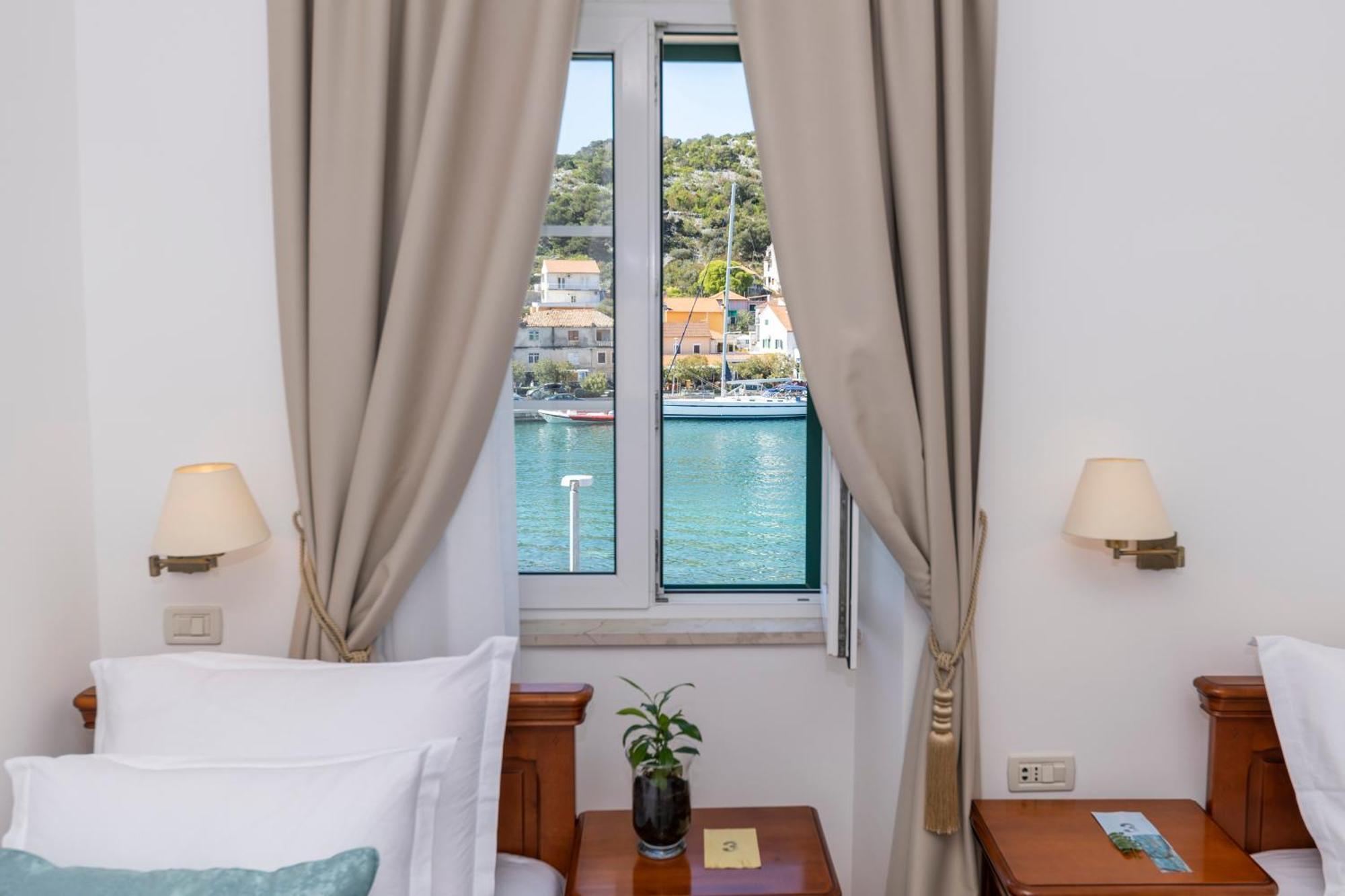 Deluxe Twin Room with Sea View