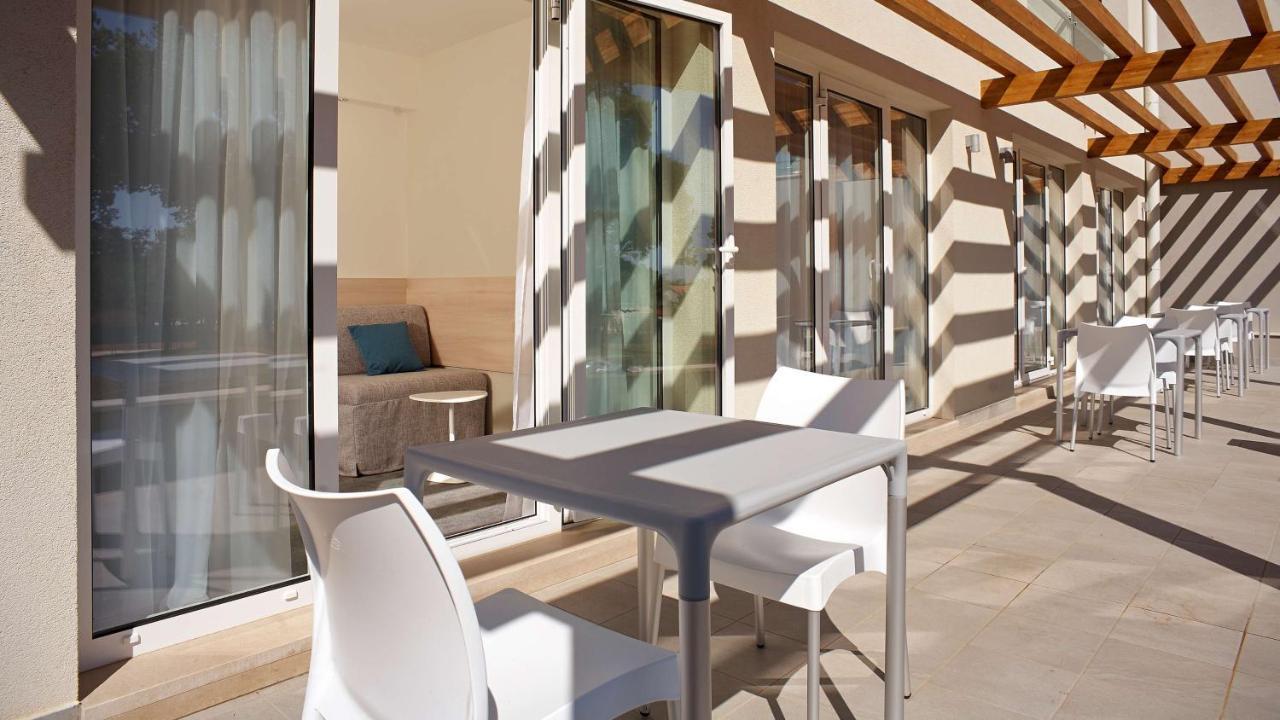 Family Room Terrace,1498627330:JPEG