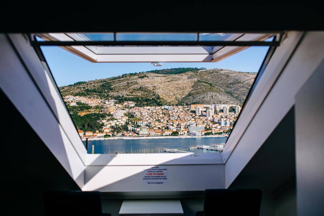 Two-Bedroom Apartment with Sea View - Attic