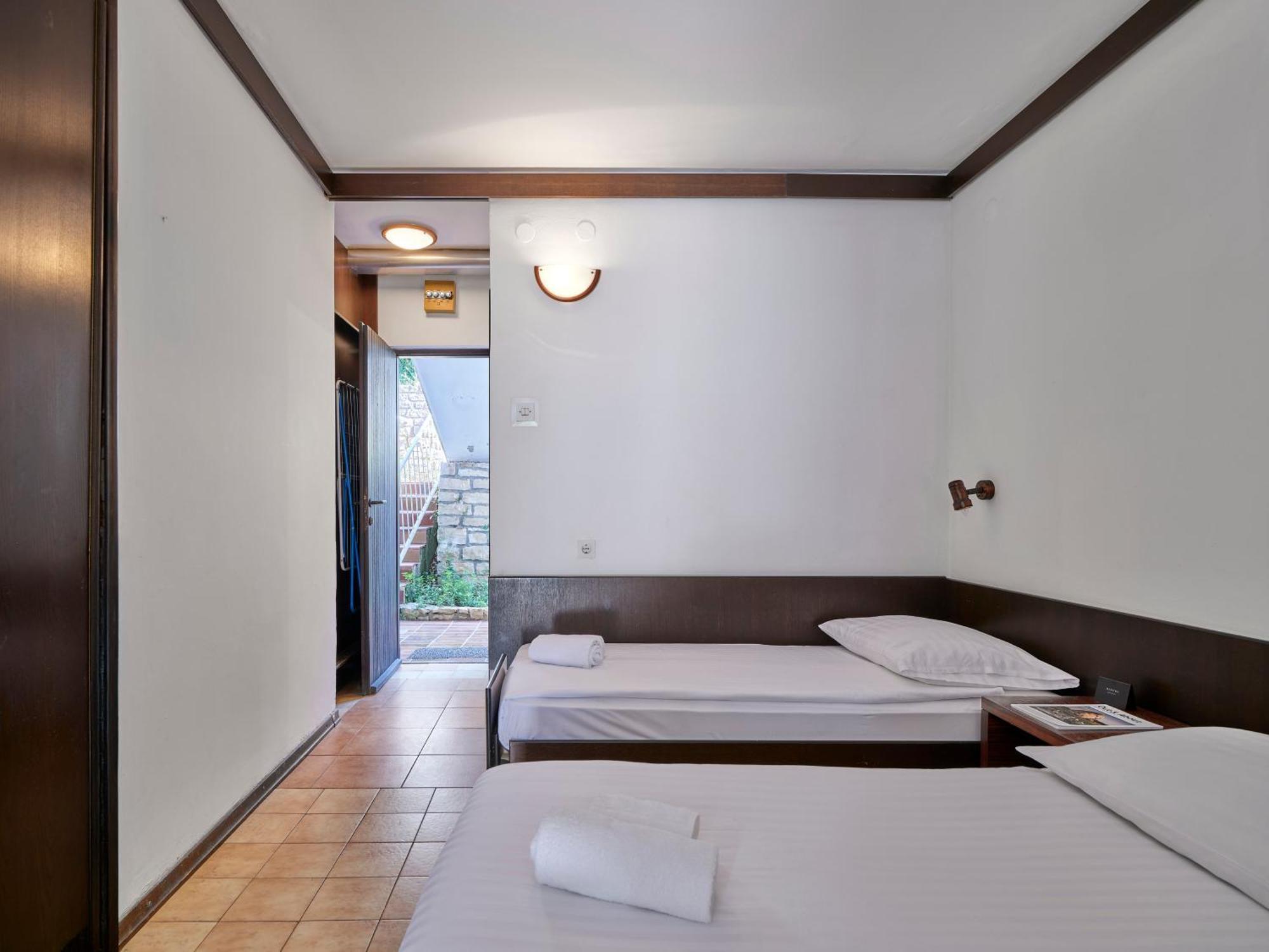 Standard Triple Room,1623647278:JPEG