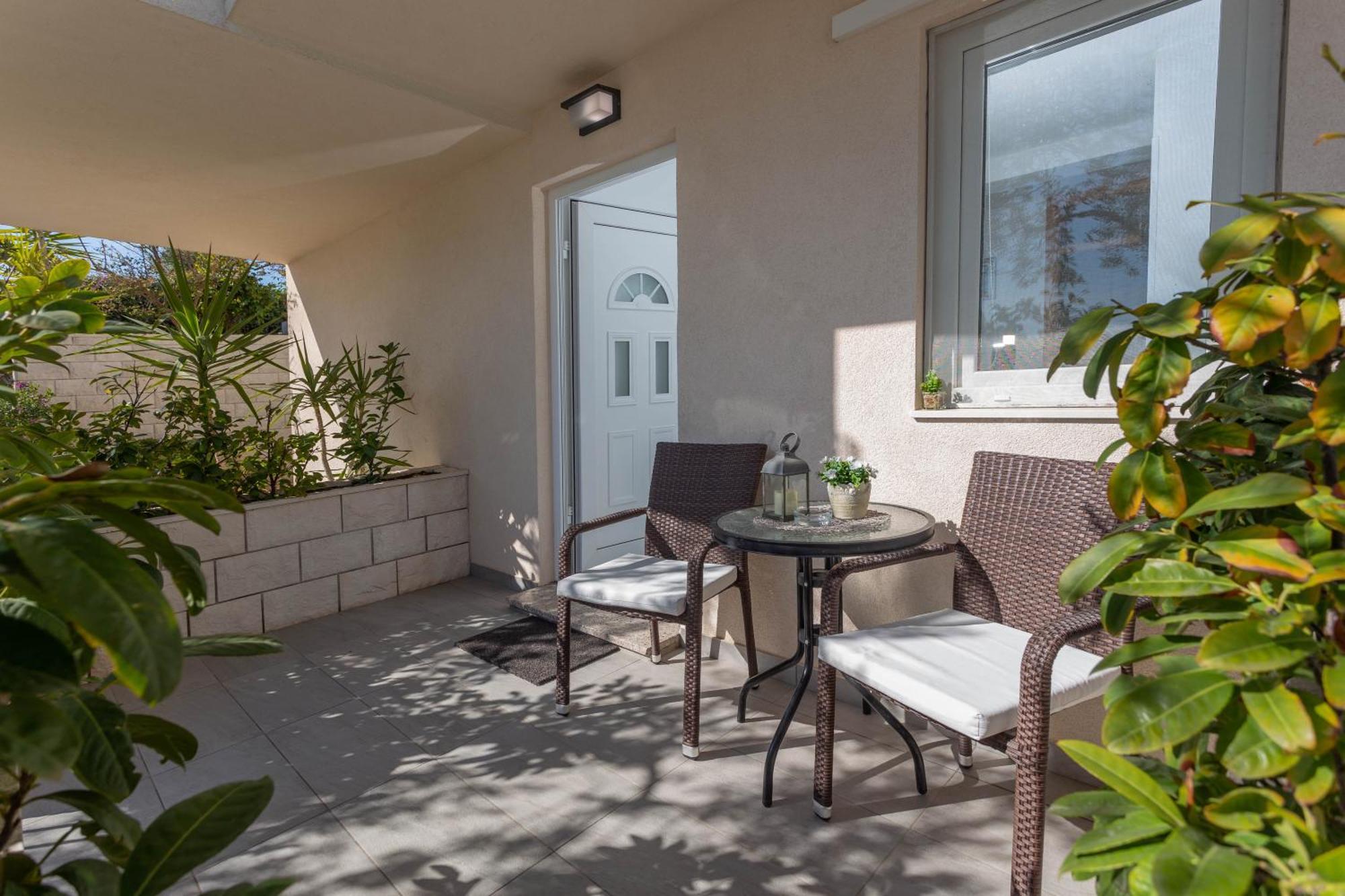 One-Bedroom Apartment Terrace,1661117671:JPEG