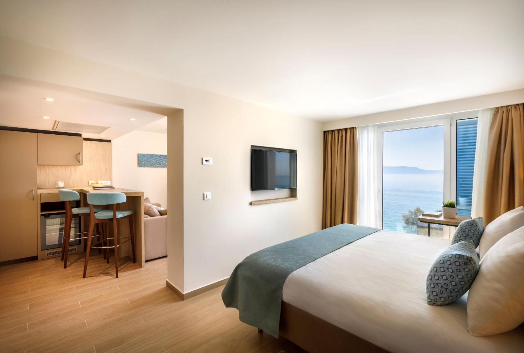 Junior Suite 21 Seaview Designed Adults,1676729040:JPEG