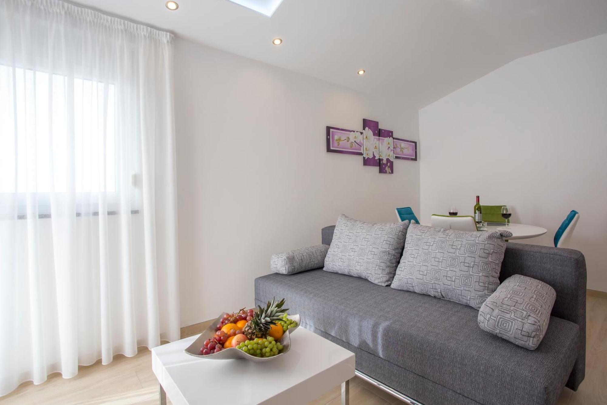 One-Bedroom Apartment with Sea View