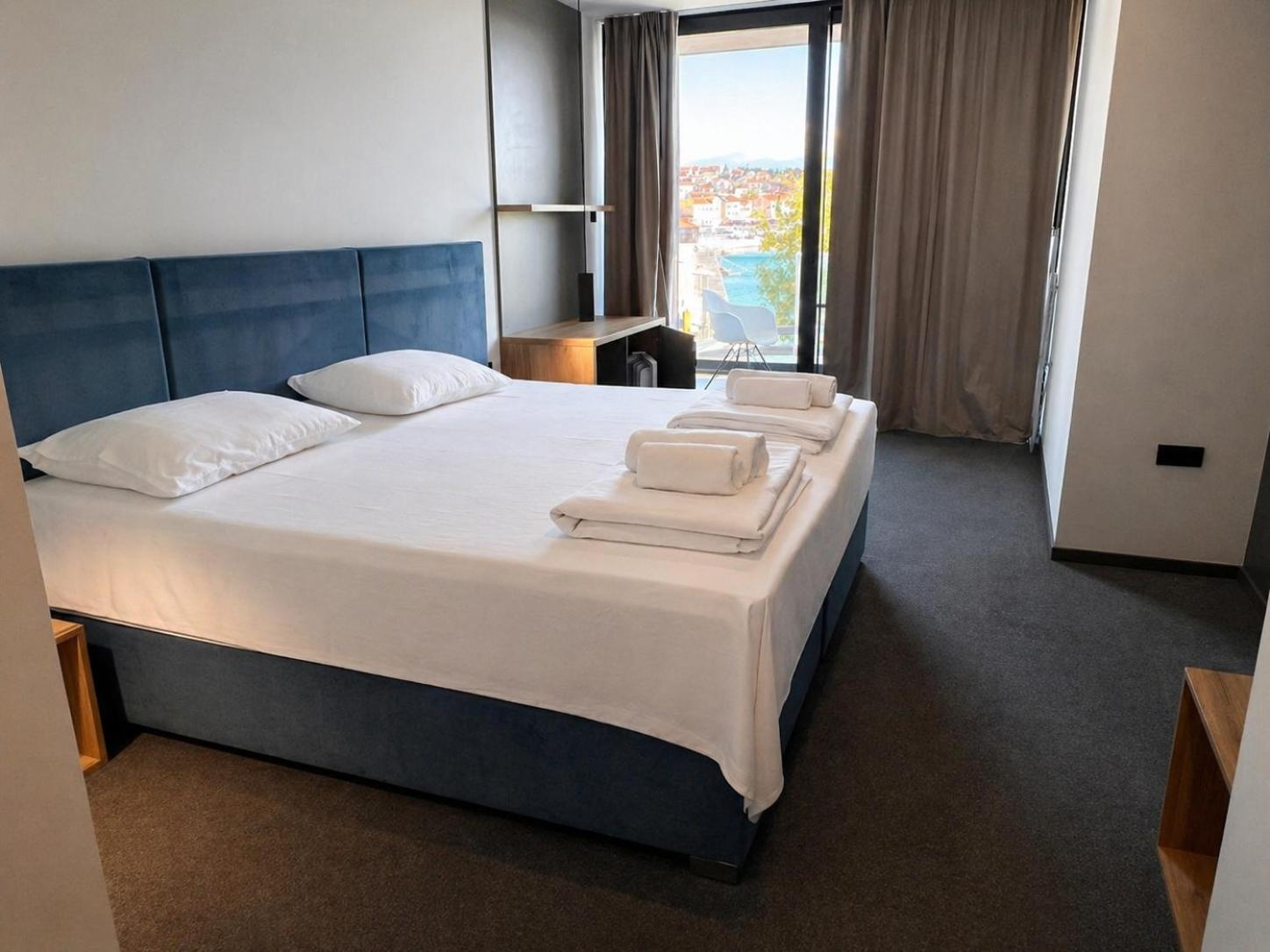 Deluxe Double Room with Balcony and Sea View
