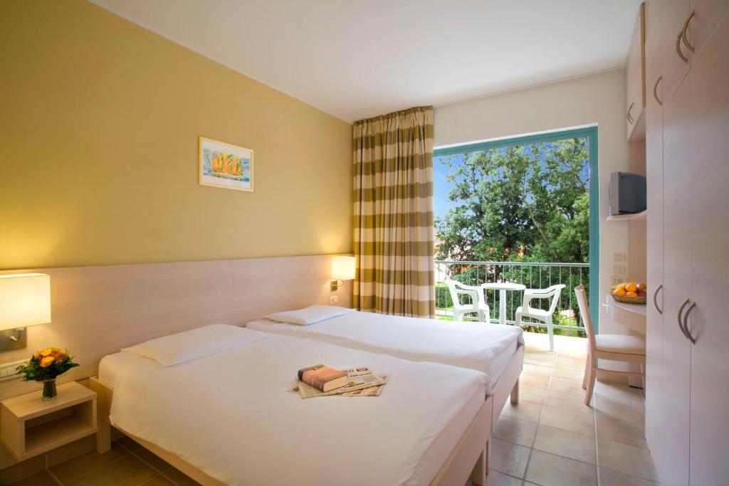 Room 2 AC,1262876710:JPEG