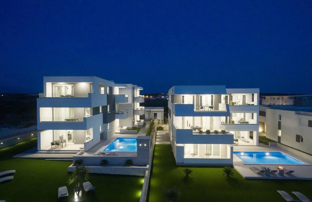 Apartments & Rooms Pool Villas Maris-1