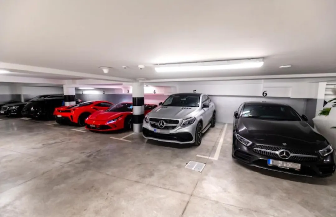 Posh Residence Luxury Suites-1