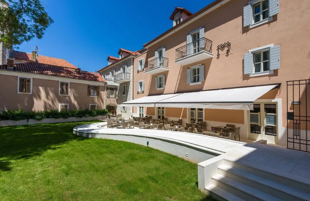 Calma Luxury Rooms-1