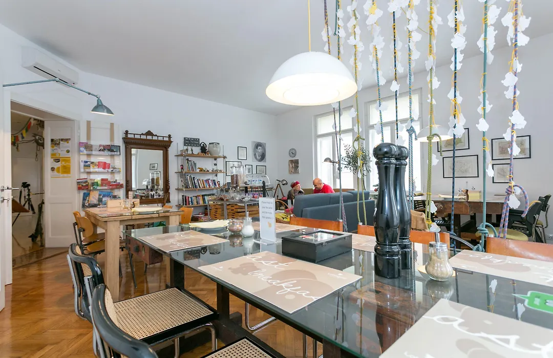 Lobagola B&B-1