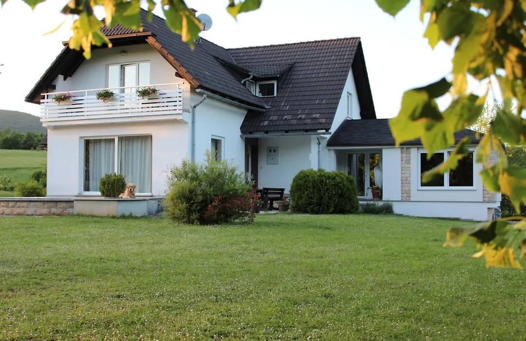 House Biba & Leona-1