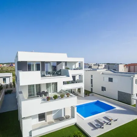 Apartments & Rooms Pool Villas Maris-3