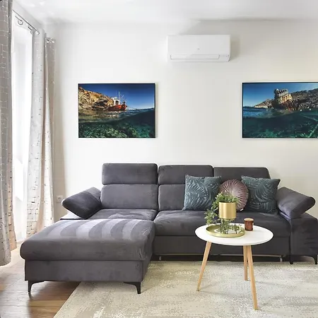 D&A Central Luxury Apartments With Free Parking-3