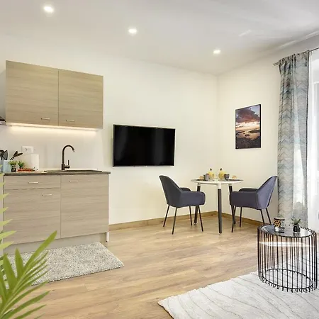 D&A Central Luxury Apartments With Free Parking-2