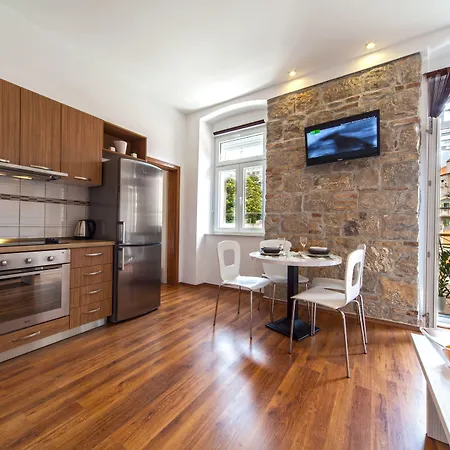 Marmontova Luxury Rooms-3