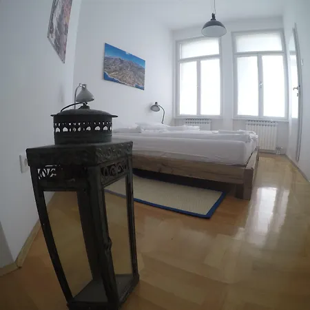 Lobagola B&B-3