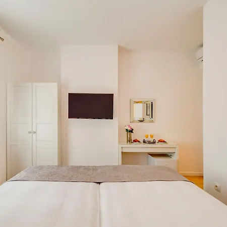 Capital Apartments And Rooms-2