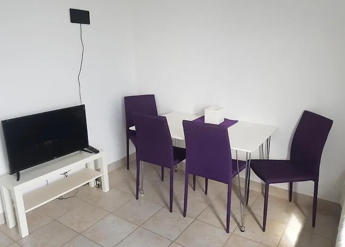Little Seahorse Hostel & Suites