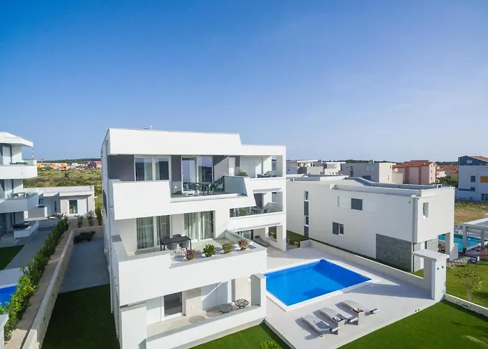 s & Rooms Pool Villas Maris