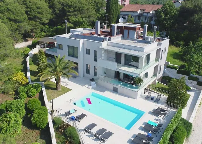 Villa Valsavia-Apartment Monsena With Pool And Spa Rovigno