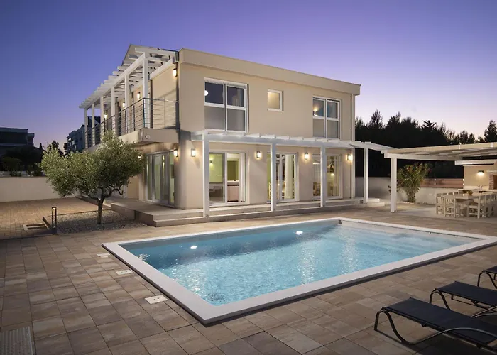 Olivia - New And Modern House With Pool, Souna, Jacuzzi & Playground, Liznjan - Istra