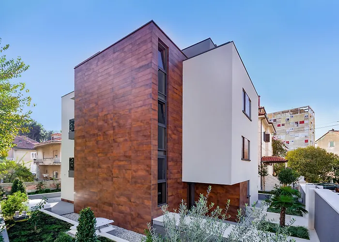Residence By Vestibul Palace