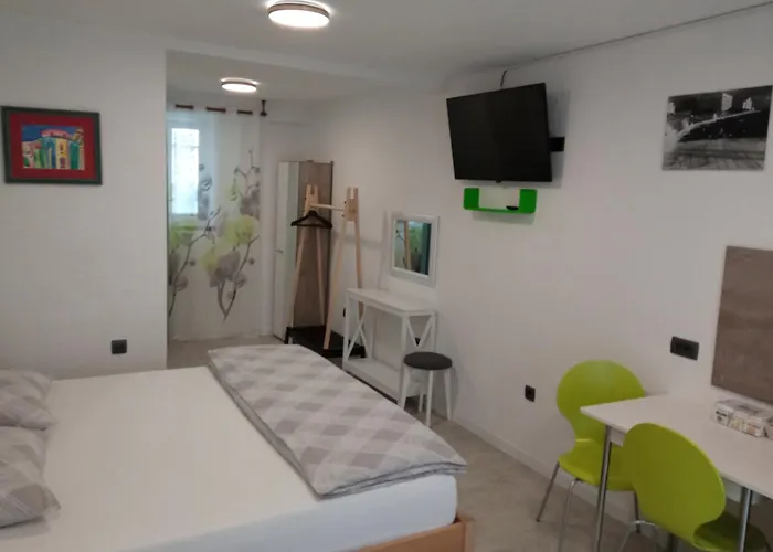 Studio & Rooms No1