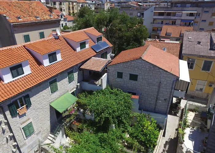 Apartment And Rooms Desideria