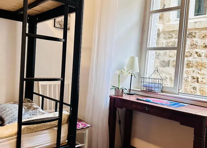 Kingslanding Old Town Hostel