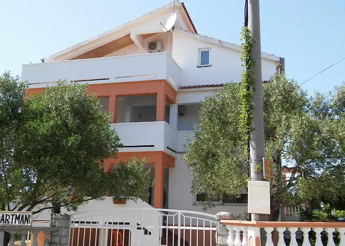 Apartments Mira
